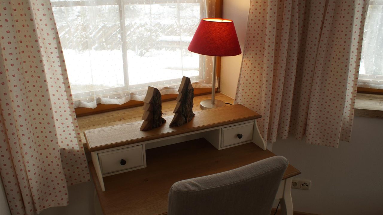 Stilleben - rotes Zimmer... Stilleben - rotes Zimmer...